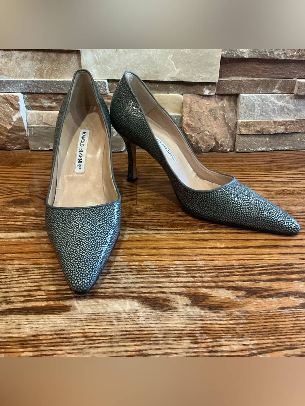 Manolo Blahnik Silver Stingray-Texture Pointed Toe Pumps - Picture 3 of 10